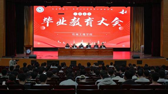 礼堂里有许多人AI 生成的内容可能不正确。